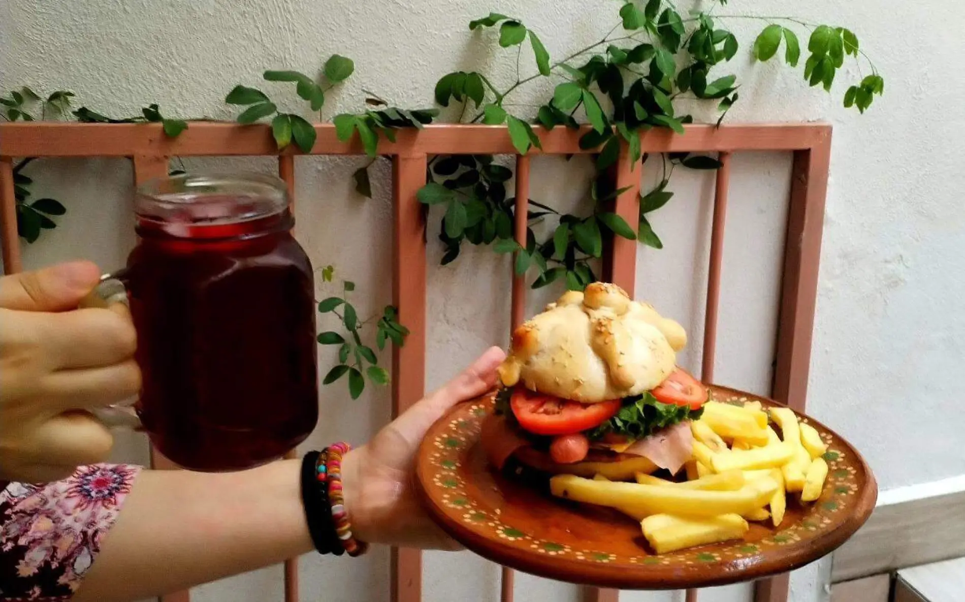 Hamburguesa de pan de muerto2